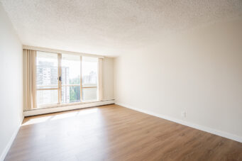 #1307 – 2016 Fullerton Avenue